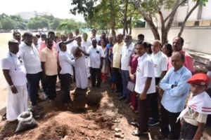 tree-plantation-on-independence-day